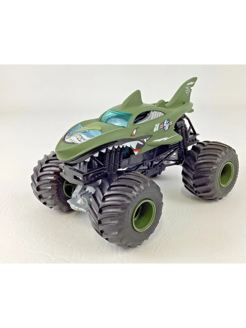 Hot Wheels Monster Jam Shark Shock 1:24 Diecast Large Monster Truck Toy Vehicle